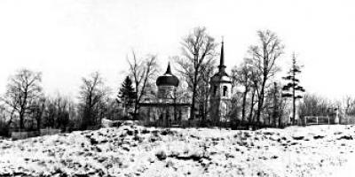 Igreja de São Dmitry, o Fluxo de Mirra no campo