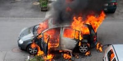 Auto paloi, unelmakirjan tulkinta Miksi unelmoit oman autosi palamisesta?