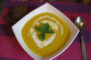 Les recettes de purées et de soupes à la crème sont simples et savoureuses pour tous les jours
