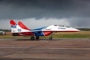 Aviacijos akrobatinio skraidymo komandos „Swifts“ ir „Russian Knights“